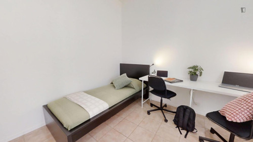 Multiple beds bedroom in 3-bedroom apartment