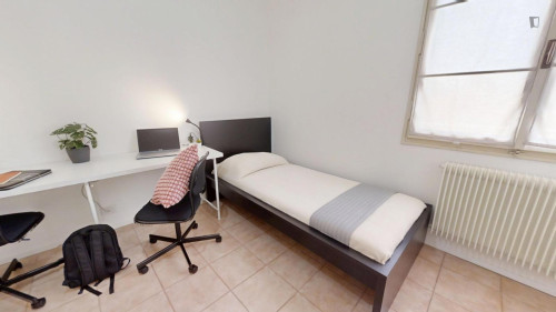 Multiple beds bedroom in 3-bedroom apartment