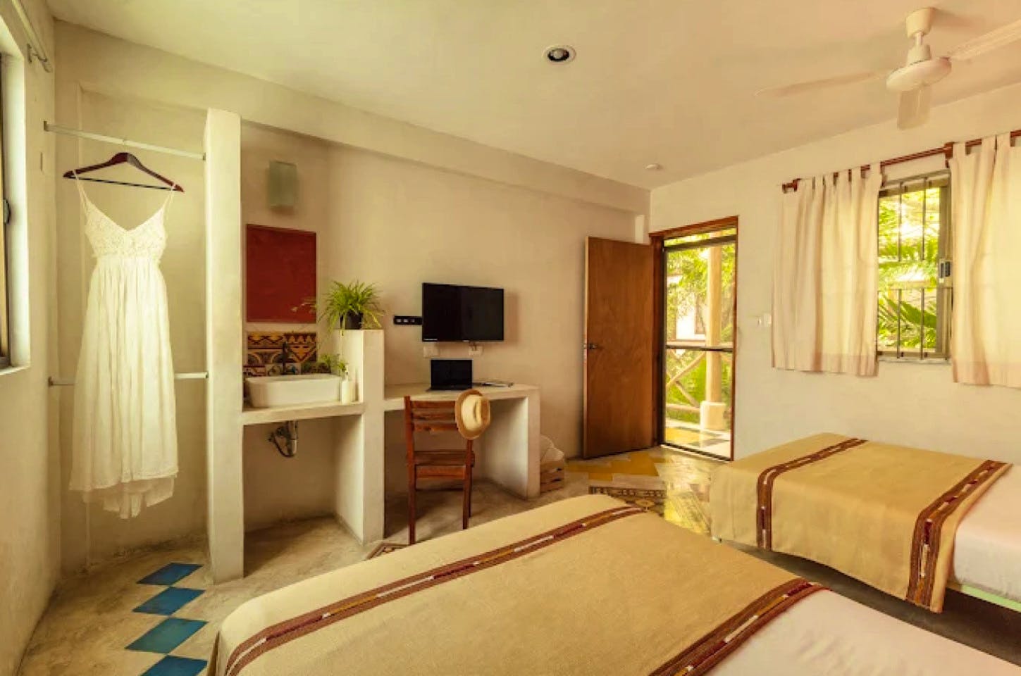 Bed In A 4-Bed Mixed Gender Room - 2
