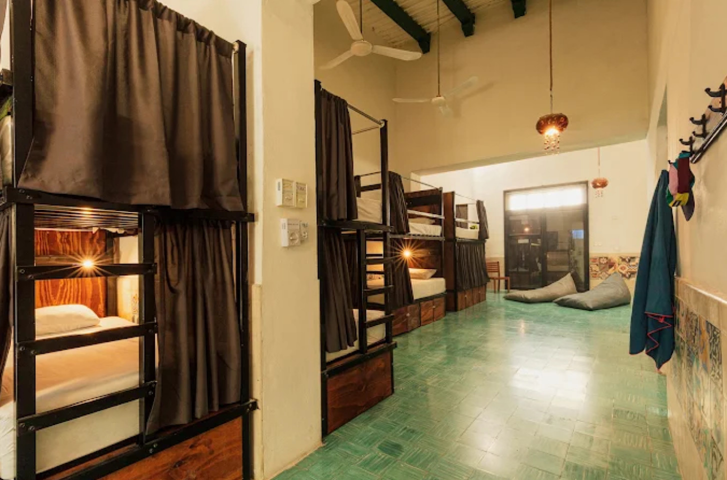 Bed In A 8-Bed Mixed Gender Room - 3