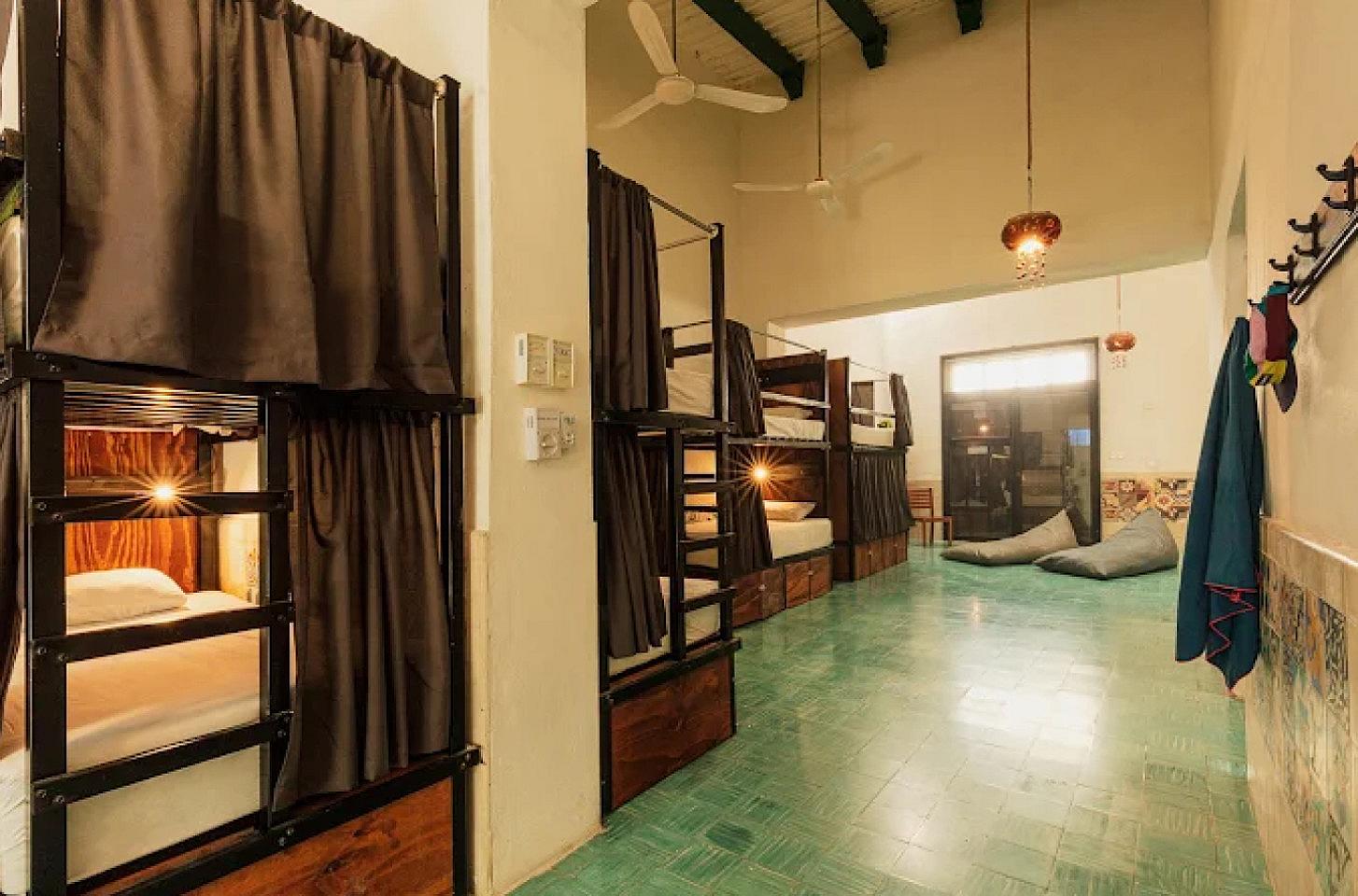 Bed In A 8-Bed Mixed Gender Room - 4