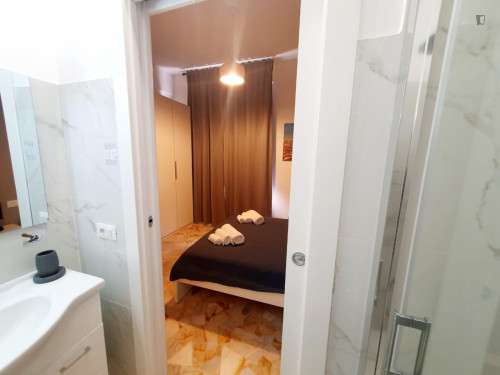 Bright Double Ensuite Bedroom in Florence  - Gallery -  5
