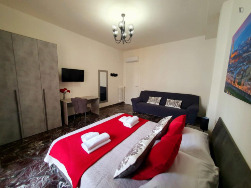 Cozy Double Bedroom in Florence