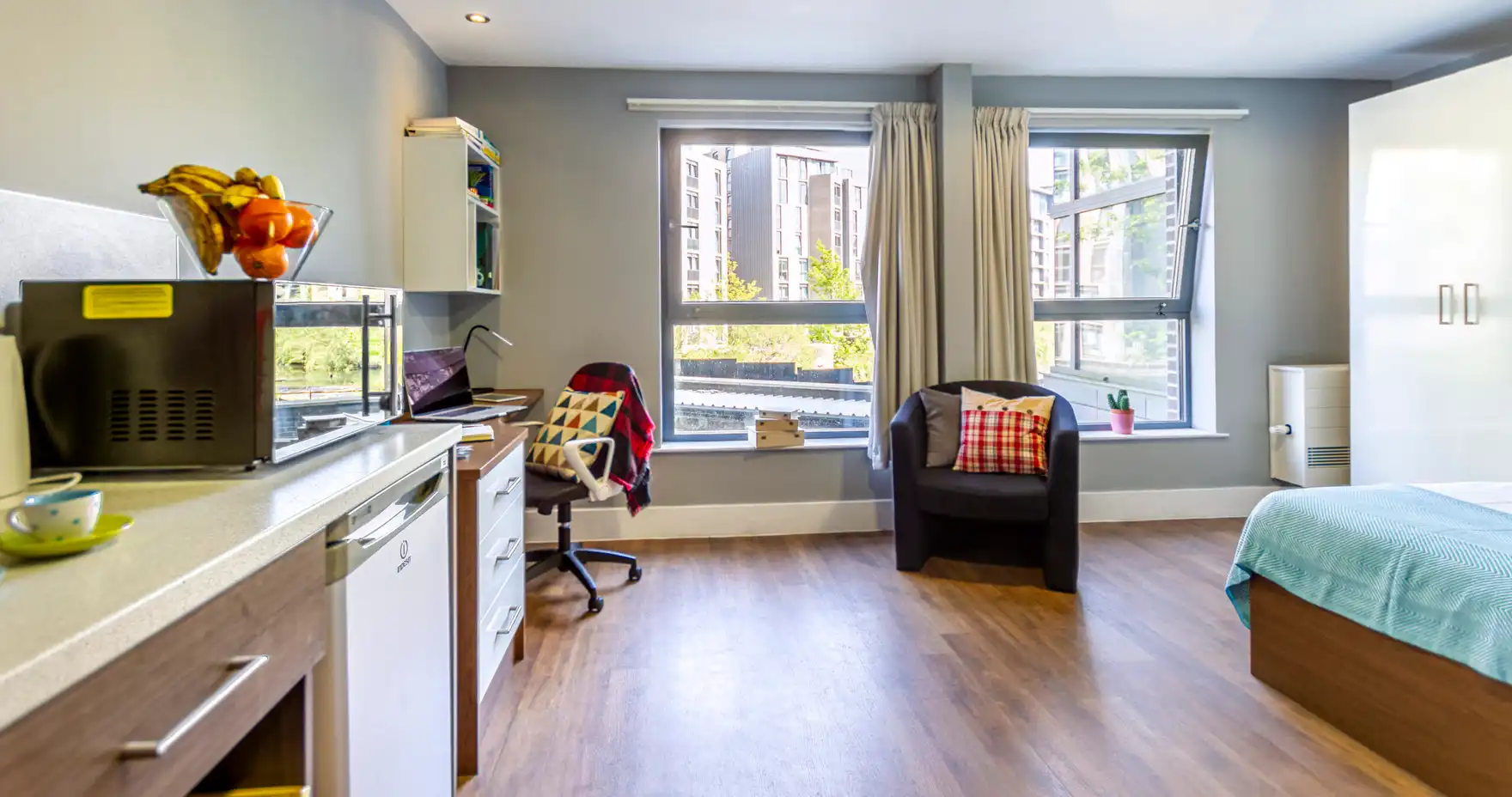 Studio With Wet Room - Kaplan Living Glasgow — Old Dumbarton Road - Gallery - 2