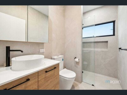 Fully Furnished Queen Bedroom  - Gallery - 19