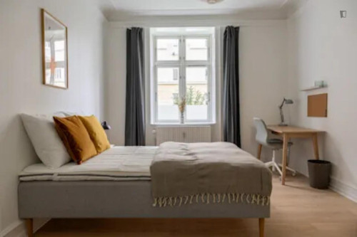 Elegant double bedroom in Frederiksberg C