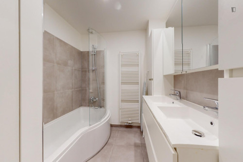 Welcoming studio near Madou metro station - Gallery - 7