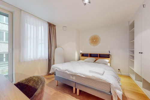 Welcoming studio near Madou metro station - Gallery - 3