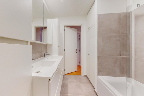 Spacious 1 bedroom apartment near Madou metro station - Gallery - 11