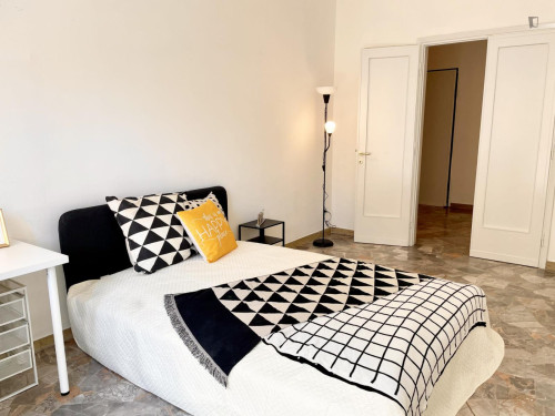 Alluring double bedroom in Bellariva
