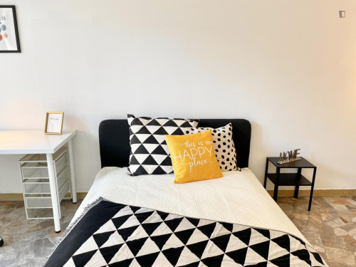 Alluring double bedroom in Bellariva  - Gallery -  5
