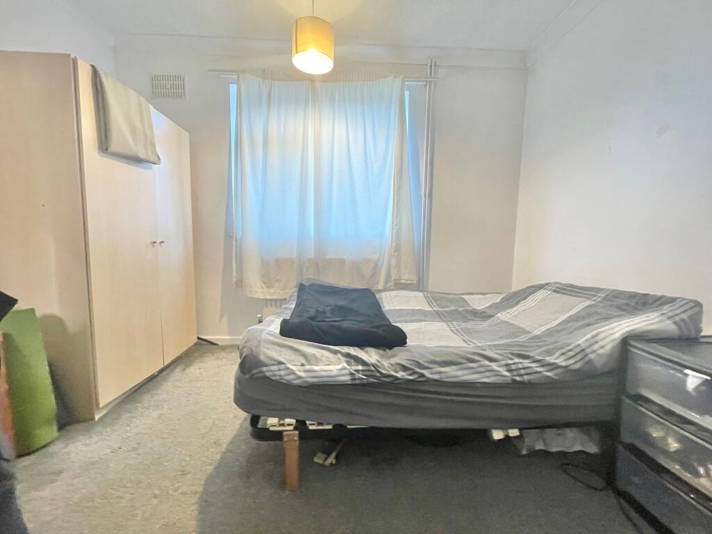  2 Bed Flat  -  Lovelace Road  - Gallery -  1