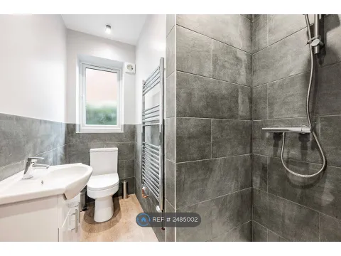 1 Bed Flat To Rent - 2