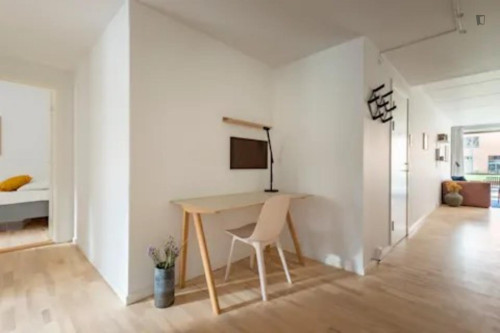 Luminous double bedroom in Valby Maskinfabrik