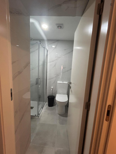 Sunny ensuite bedroom - Gallery - 3
