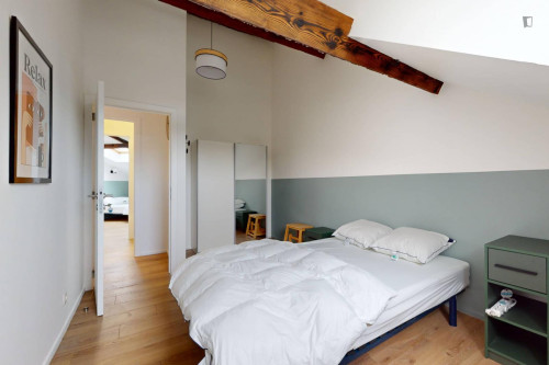 Welcoming double bedroom near Schaerbeek station