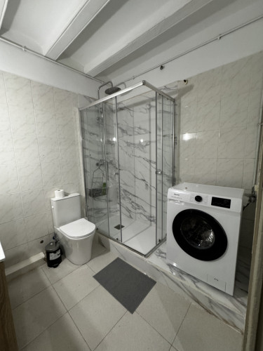 Spacious Coliving Apartment in Dynamic Ciutat Vella, Steps from MACBA and Restaurants