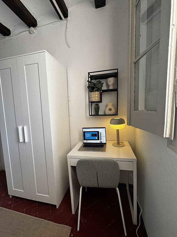  Room 2  -  Spacious Coliving Apartment in Dynamic Ciutat Vella, Steps from MACBA and Restaurants  - Gallery -  129
