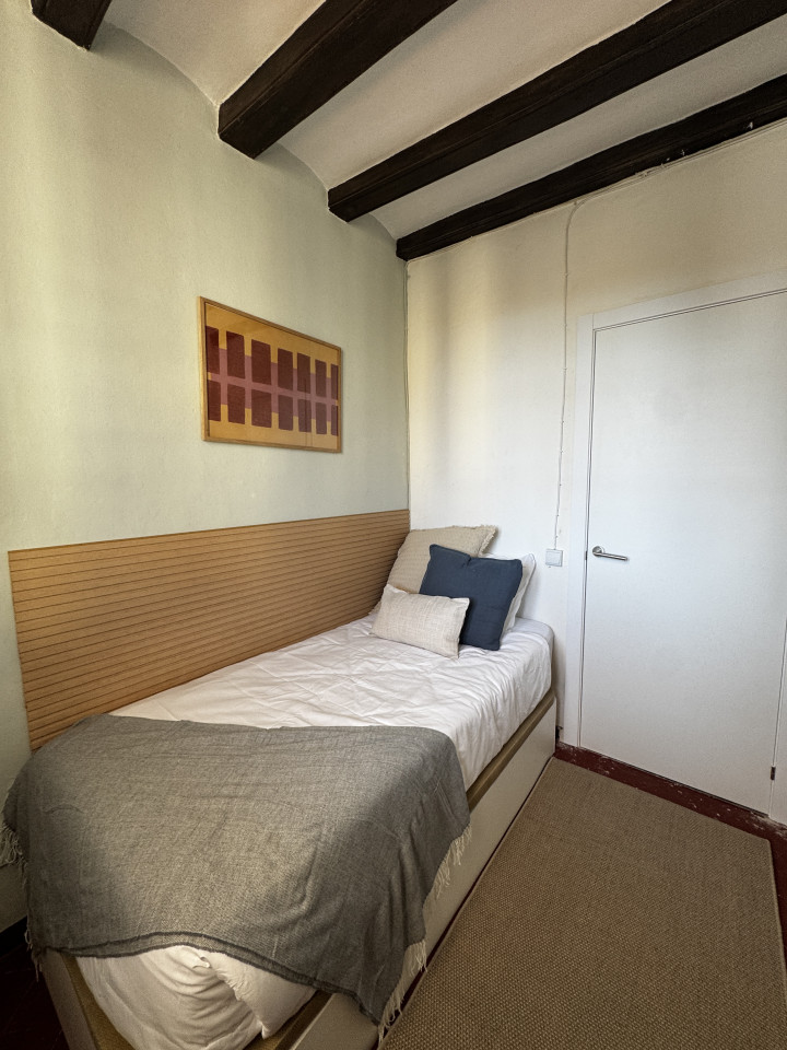  Room 2  -  Spacious Coliving Apartment in Dynamic Ciutat Vella, Steps from MACBA and Restaurants  - Gallery -  29