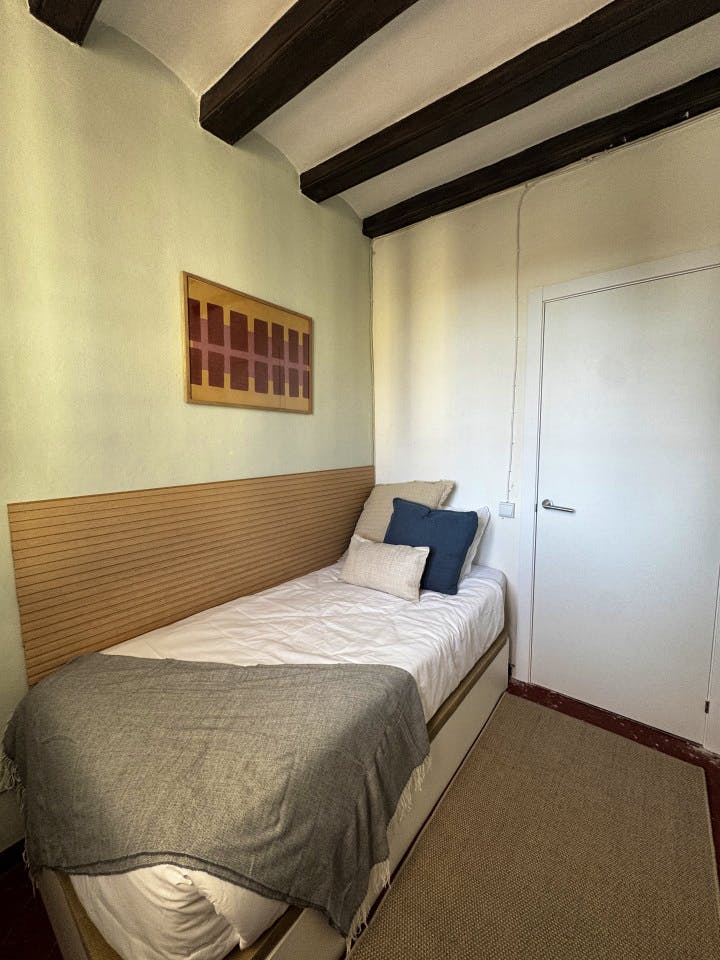  Room 2  -  Spacious Coliving Apartment in Dynamic Ciutat Vella, Steps from MACBA and Restaurants  - Gallery -  1