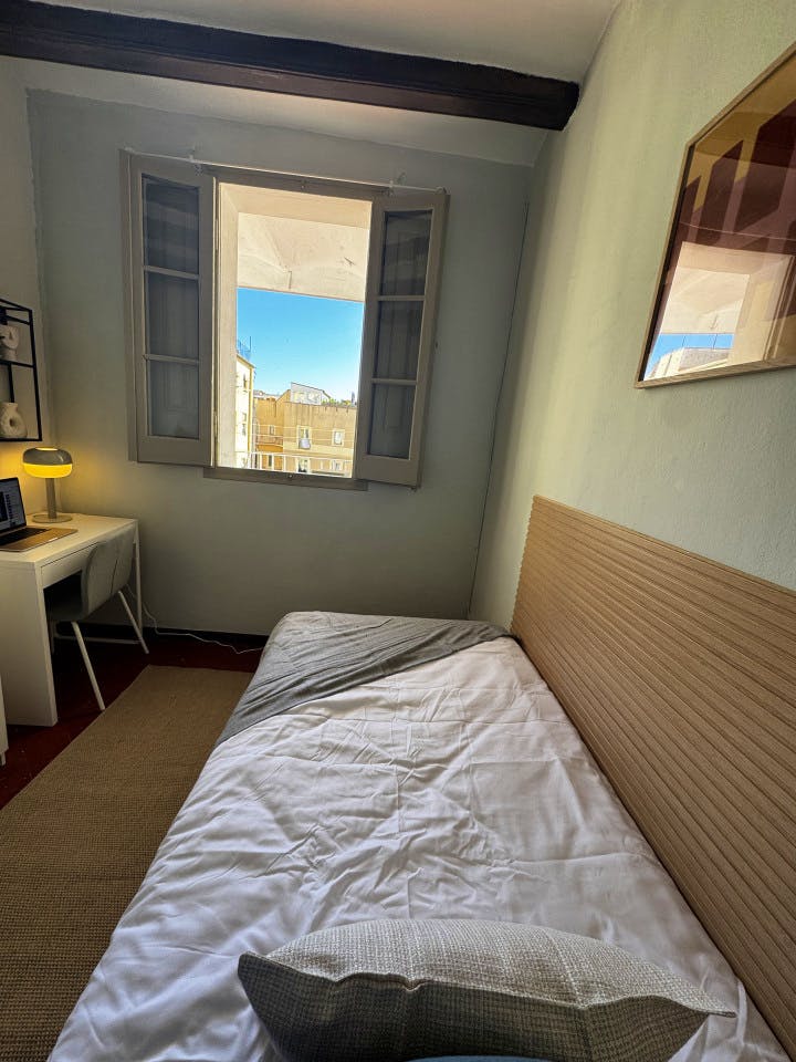  Room 2  -  Spacious Coliving Apartment in Dynamic Ciutat Vella, Steps from MACBA and Restaurants  - Gallery -  14