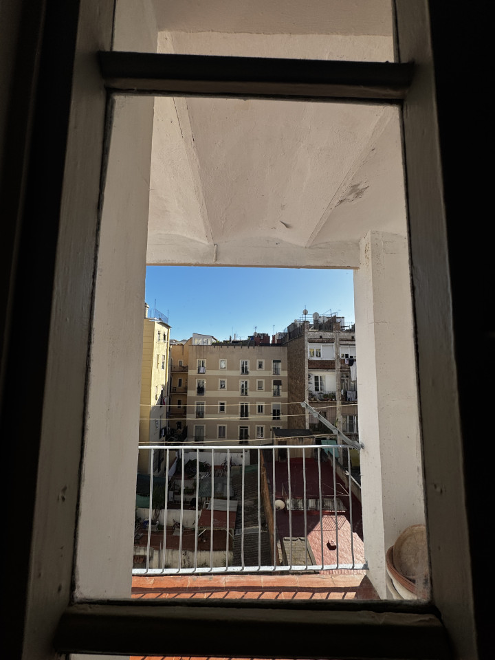  Room 2  -  Spacious Coliving Apartment in Dynamic Ciutat Vella, Steps from MACBA and Restaurants  - Gallery -  32