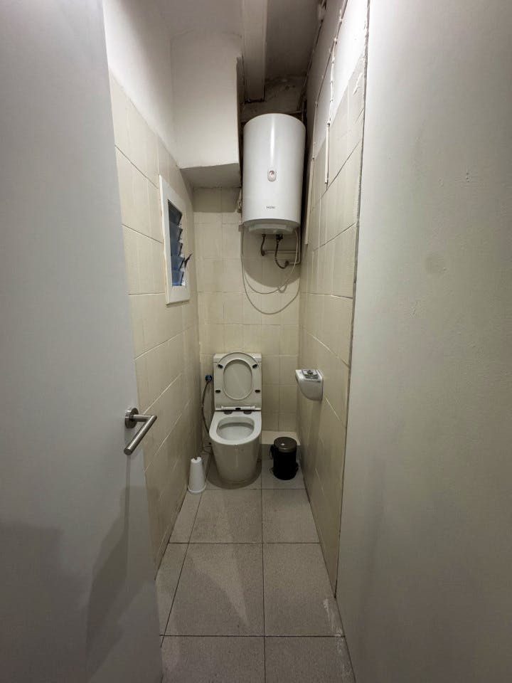  Room 2  -  Spacious Coliving Apartment in Dynamic Ciutat Vella, Steps from MACBA and Restaurants  - Gallery -  24