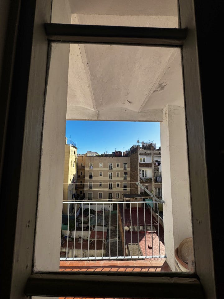  Room 2  -  Spacious Coliving Apartment in Dynamic Ciutat Vella, Steps from MACBA and Restaurants  - Gallery -  4