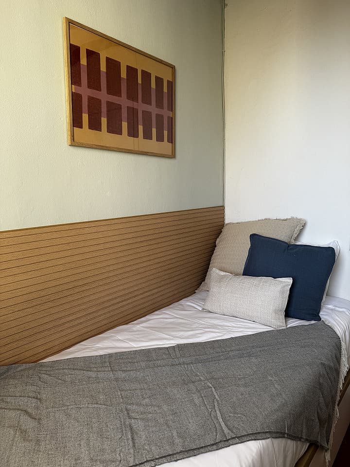  Room 2  -  Spacious Coliving Apartment in Dynamic Ciutat Vella, Steps from MACBA and Restaurants  - Gallery -  99