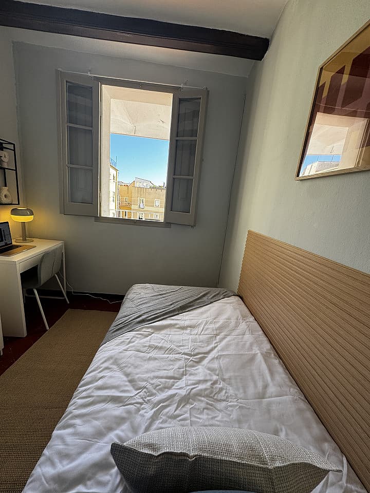  Room 2  -  Spacious Coliving Apartment in Dynamic Ciutat Vella, Steps from MACBA and Restaurants  - Gallery -  70
