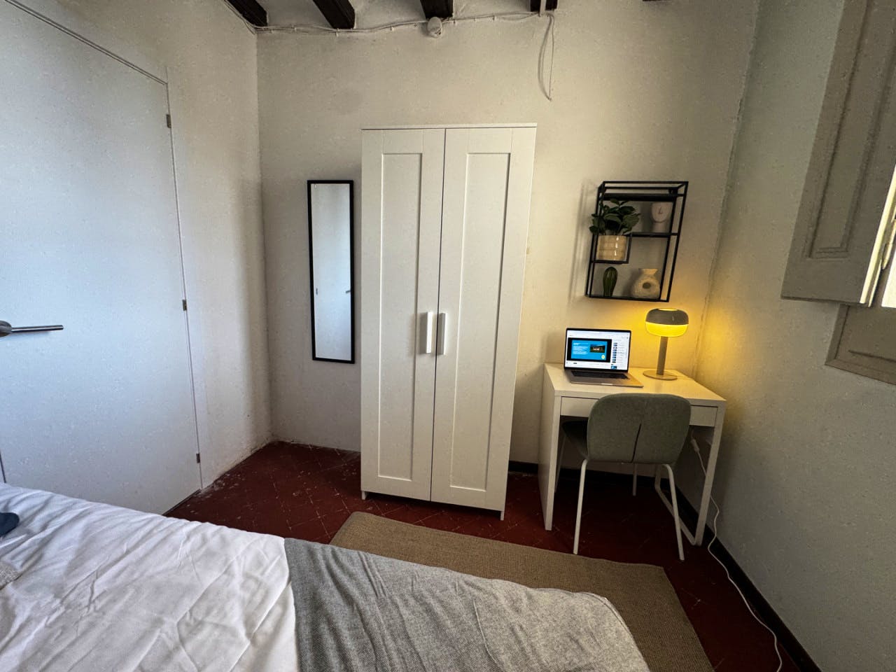  Room 2  -  Spacious Coliving Apartment in Dynamic Ciutat Vella, Steps from MACBA and Restaurants  - Gallery -  13