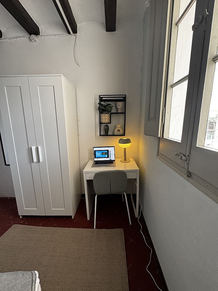  Room 2  -  Spacious Coliving Apartment in Dynamic Ciutat Vella, Steps from MACBA and Restaurants  - Gallery -  92