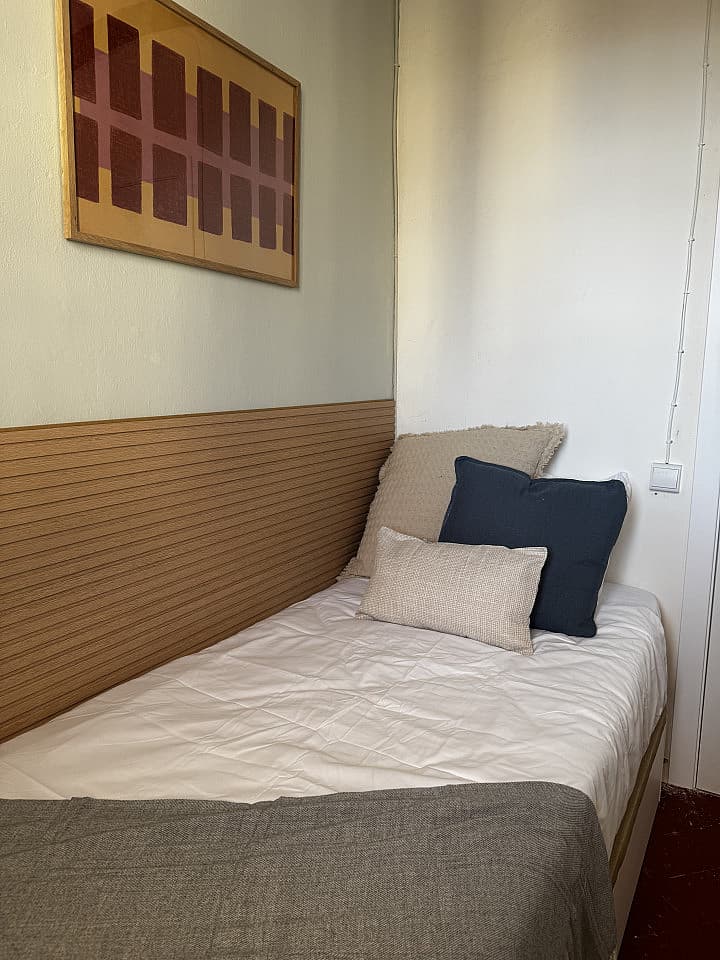  Room 2  -  Spacious Coliving Apartment in Dynamic Ciutat Vella, Steps from MACBA and Restaurants  - Gallery -  121