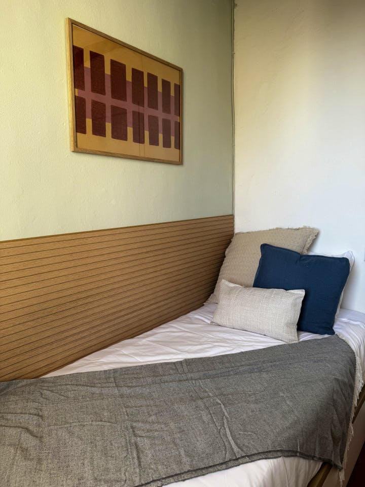  Room 2  -  Spacious Coliving Apartment in Dynamic Ciutat Vella, Steps from MACBA and Restaurants  - Gallery -  15