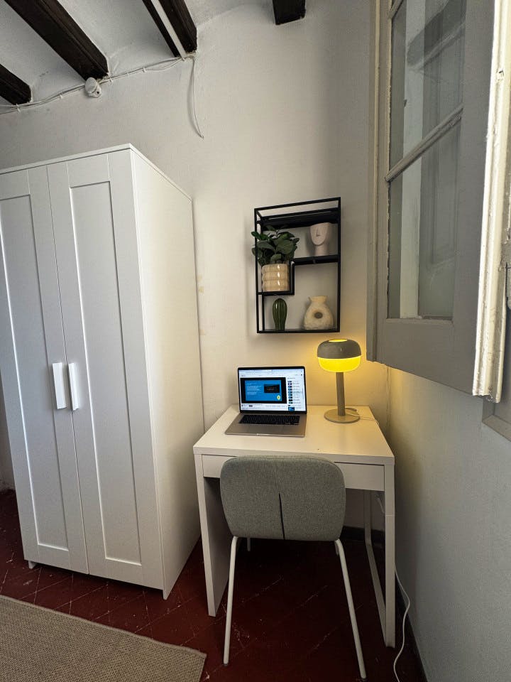  Room 2  -  Spacious Coliving Apartment in Dynamic Ciutat Vella, Steps from MACBA and Restaurants  - Gallery -  17