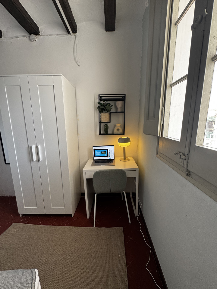  Room 2  -  Spacious Coliving Apartment in Dynamic Ciutat Vella, Steps from MACBA and Restaurants  - Gallery -  36