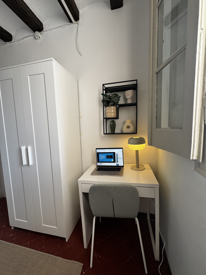  Room 2  -  Spacious Coliving Apartment in Dynamic Ciutat Vella, Steps from MACBA and Restaurants  - Gallery -  45
