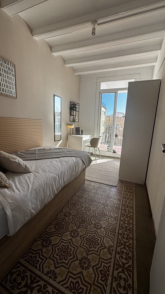  Room 1  -  Spacious Coliving Apartment in Dynamic Ciutat Vella, Steps from MACBA and Restaurants  - Gallery -  80