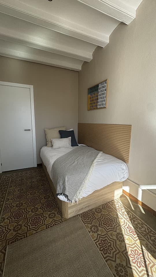  Room 1  -  Spacious Coliving Apartment in Dynamic Ciutat Vella, Steps from MACBA and Restaurants  - Gallery -  84