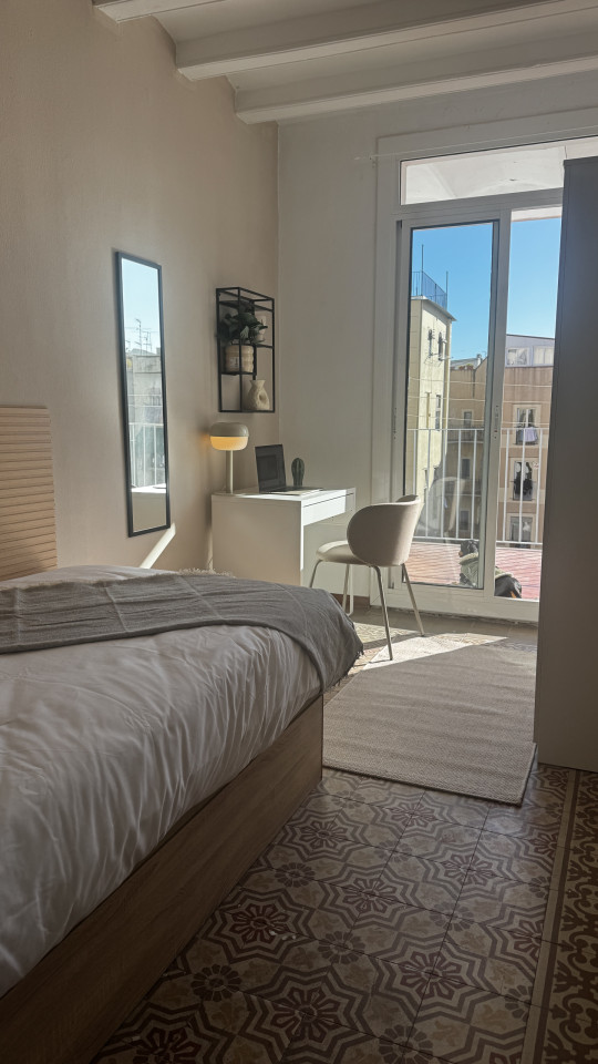  Room 1  -  Spacious Coliving Apartment in Dynamic Ciutat Vella, Steps from MACBA and Restaurants  - Gallery -  24