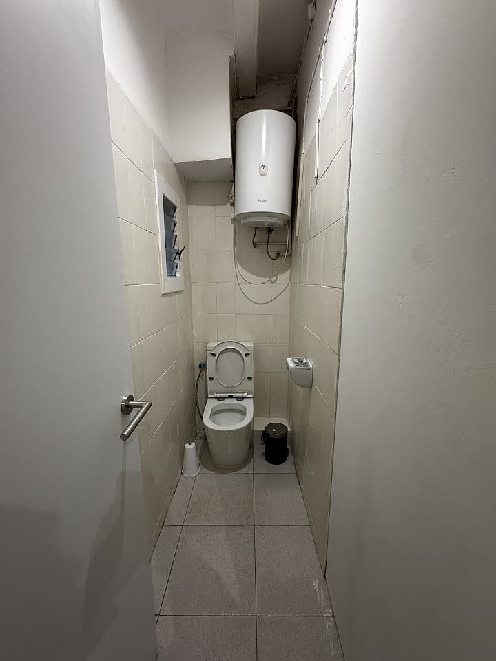  Room 1  -  Spacious Coliving Apartment in Dynamic Ciutat Vella, Steps from MACBA and Restaurants  - Gallery -  53