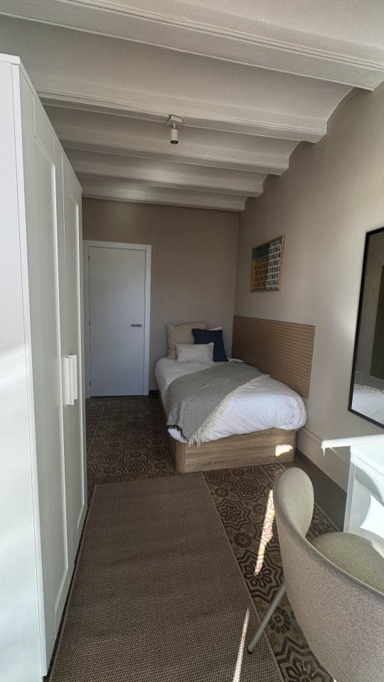 Room 1  -  Spacious Coliving Apartment in Dynamic Ciutat Vella, Steps from MACBA and Restaurants  - Gallery -  9