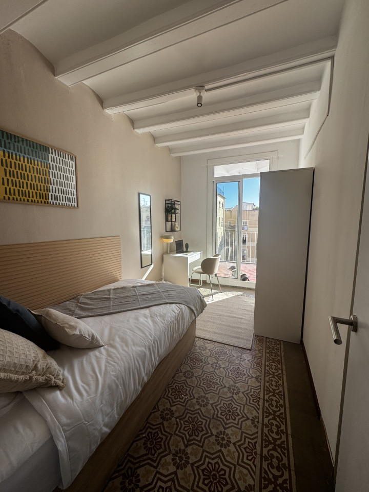  Room 1  -  Spacious Coliving Apartment in Dynamic Ciutat Vella, Steps from MACBA and Restaurants  - Gallery -  21