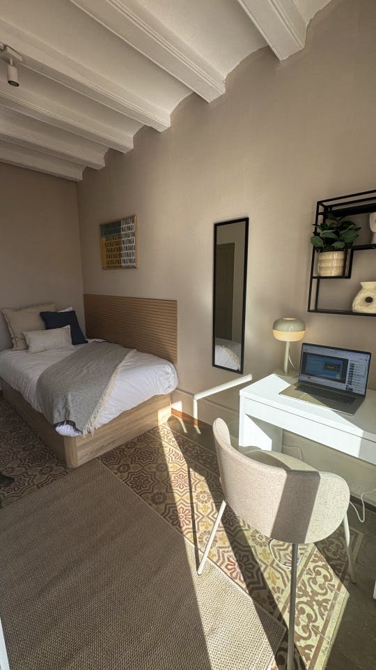  Room 1  -  Spacious Coliving Apartment in Dynamic Ciutat Vella, Steps from MACBA and Restaurants  - Gallery -  10