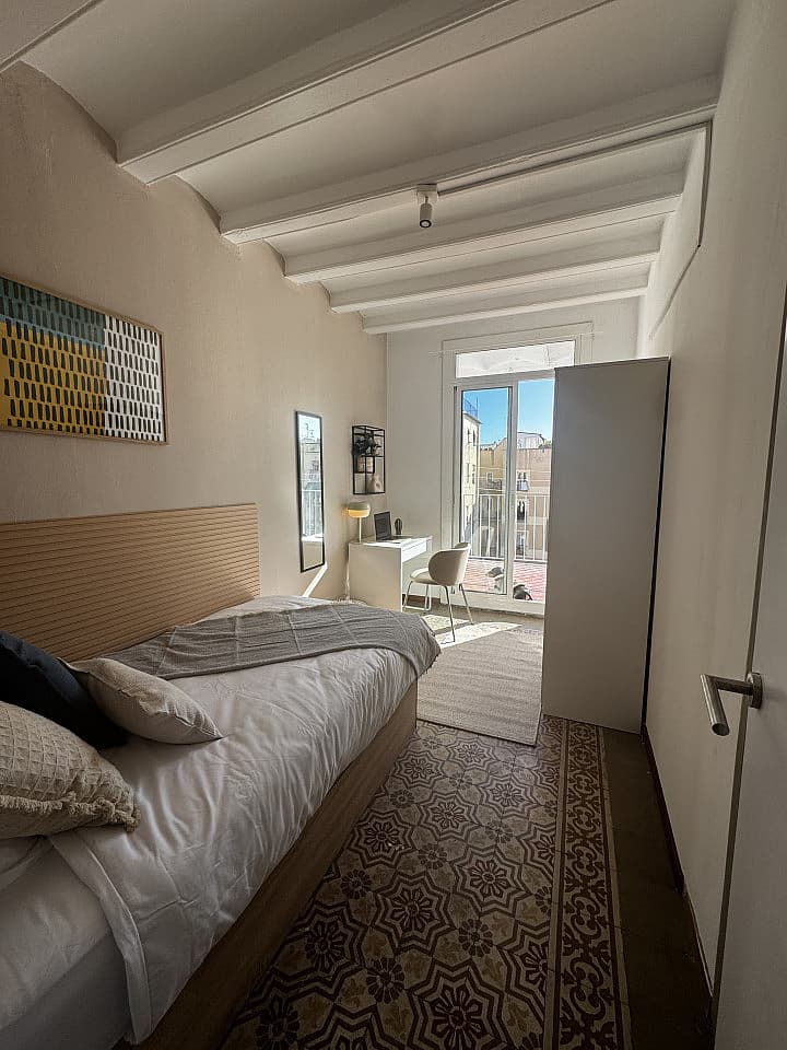  Room 1  -  Spacious Coliving Apartment in Dynamic Ciutat Vella, Steps from MACBA and Restaurants  - Gallery -  78