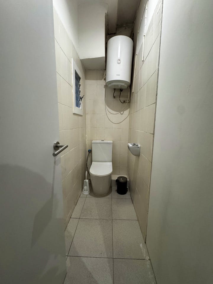  Room 1  -  Spacious Coliving Apartment in Dynamic Ciutat Vella, Steps from MACBA and Restaurants  - Gallery -  16