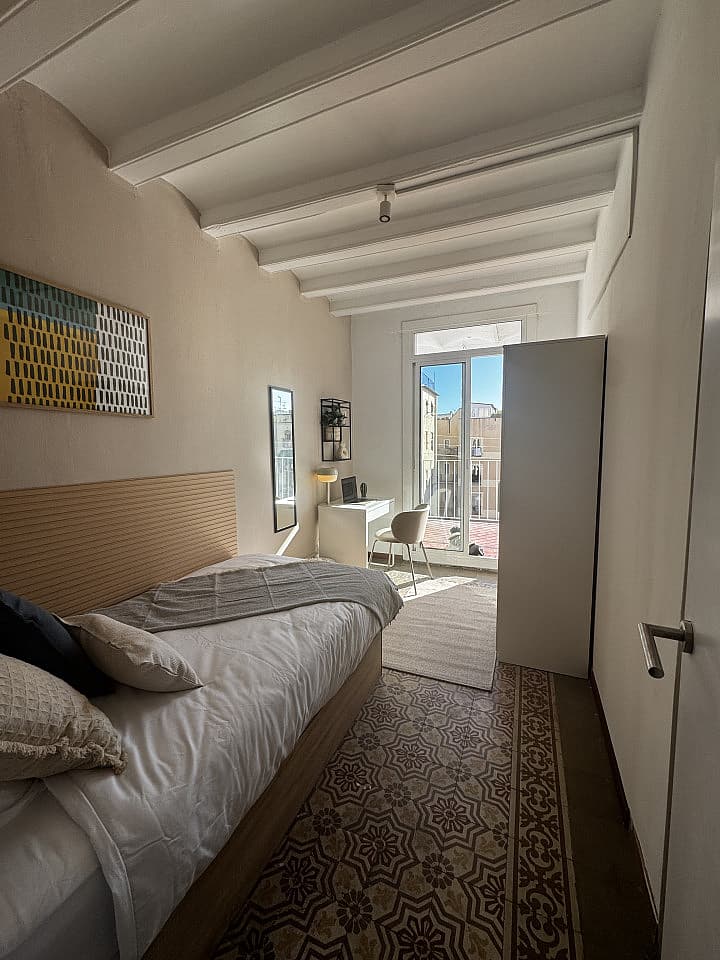  Room 1  -  Spacious Coliving Apartment in Dynamic Ciutat Vella, Steps from MACBA and Restaurants  - Gallery -  58