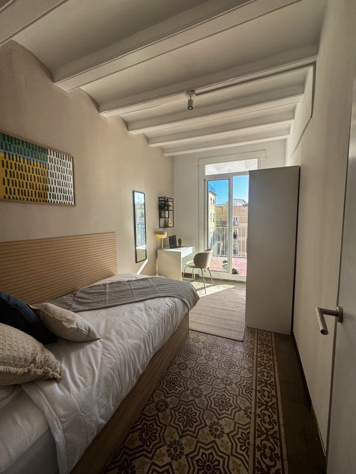  Room 1  -  Spacious Coliving Apartment in Dynamic Ciutat Vella, Steps from MACBA and Restaurants  - Gallery -  1