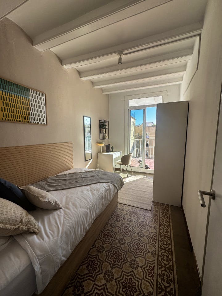  Room 1  -  Spacious Coliving Apartment in Dynamic Ciutat Vella, Steps from MACBA and Restaurants  - Gallery -  2