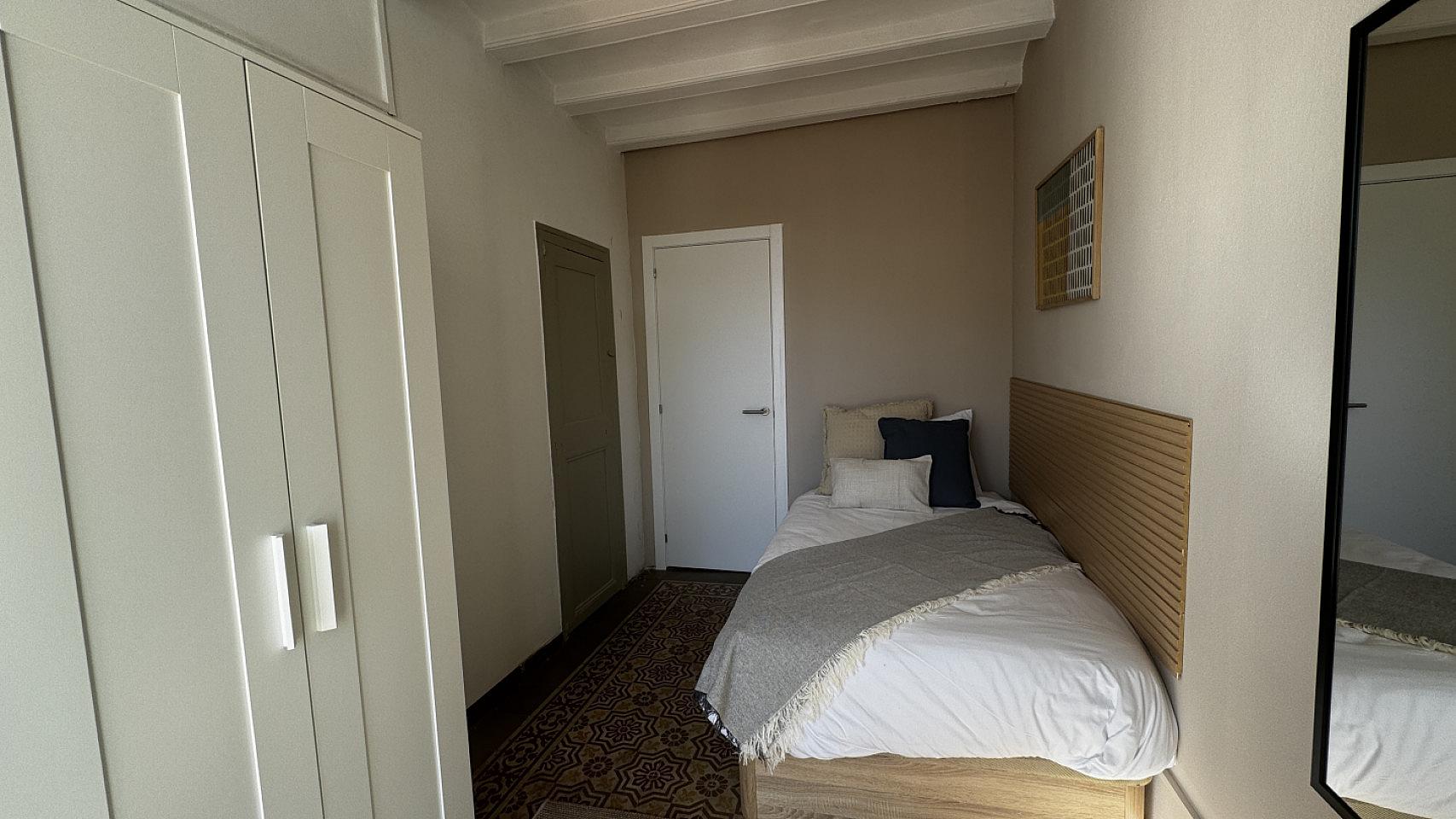  Room 1  -  Spacious Coliving Apartment in Dynamic Ciutat Vella, Steps from MACBA and Restaurants  - Gallery -  88